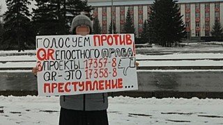 Такой день. Пикеты против QR-кодов в Барнауле и врачи, "проглядевшие" инсульт