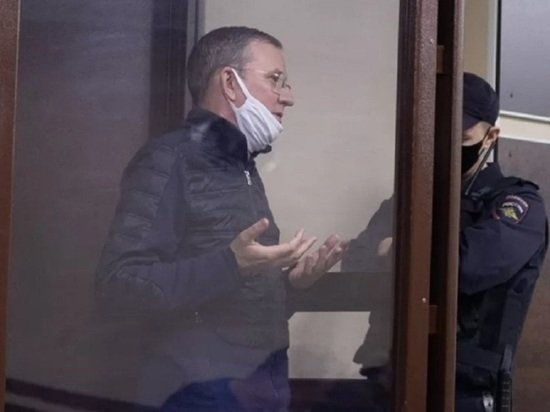 Уголовные дела против сына и жены экс-замглавы Барнаула Демина ушли в суд