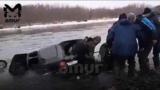 Водолазы нашли тело мужчины, который упал в реку с моста в Новоалтайке