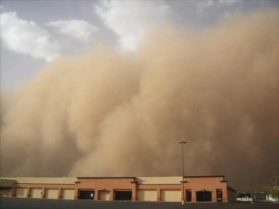 Алтайский город 3 декабря накрыла песчаная буря