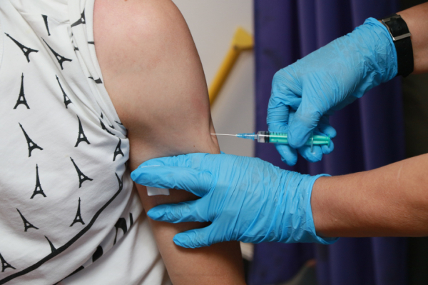 Более 50 тысяч человек повторно вакцинировались от ковида в Алтайском крае