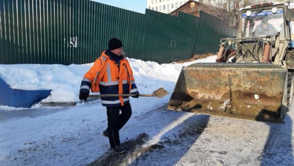 Дорожникам повысили з/п, чтобы они лучше убирали Барнаул