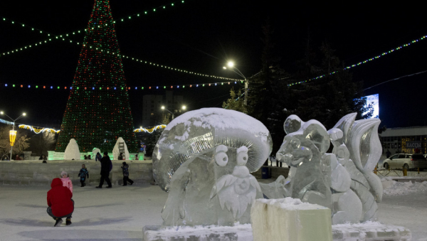 Главный новогодний городок в Барнауле готов предложить гостям еду, эмоции и сувениры