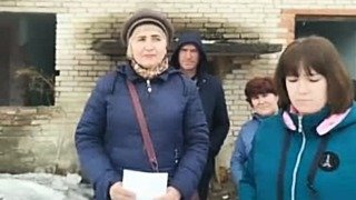 "Мы до сих пор бомжи". Жильцы аварийного дома на Алтае записали новое обращение к Путину