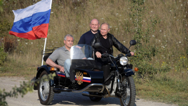 Путин рассказал, как подрабатывал таксистом до президентства