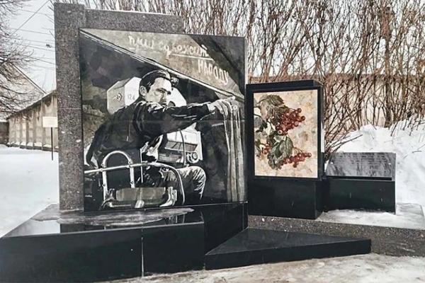 В Барнауле установили уникальное мозаичное панно с изображением Василия Шукшина - KP.Ru