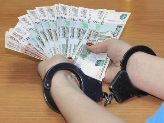 Задержанный чиновник из мэрии Заринска мог получить взятку 420 тысяч рублей
