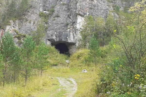 Археологи изучили древние подвески и бусины из Денисовой пещеры - KP.Ru