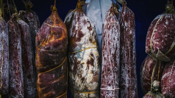 Полцарства за кило. Почему цены на колбасу и сосиски в Алтайском крае продолжают бить рекорды