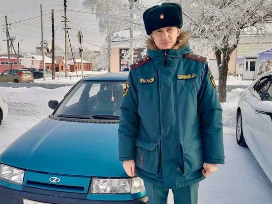 В Алтайском крае сотрудник МЧС спас от гибели пенсионера с инсультом