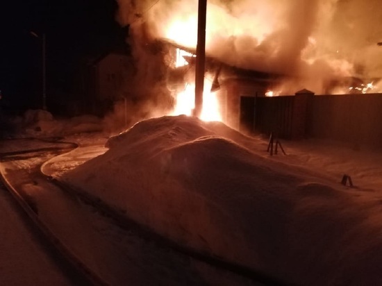 Во время пожара в Барнауле взорвался газовый баллон