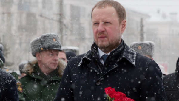 Губернатор Томенко рассказал про мужское предназначение и возложил цветы на Мемориал Славы
