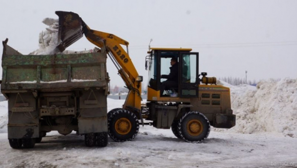 Из Барнаула вывезли 13 тыс. тонн снега за прошедшую неделю. Этим же займутся и на следующей