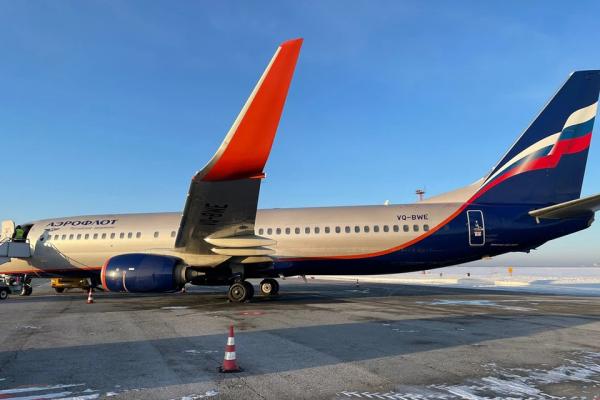Самолет, летевший в Горно-Алтайск, совершил аварийную посадку из-за запаха горелой электропроводки - KP.Ru