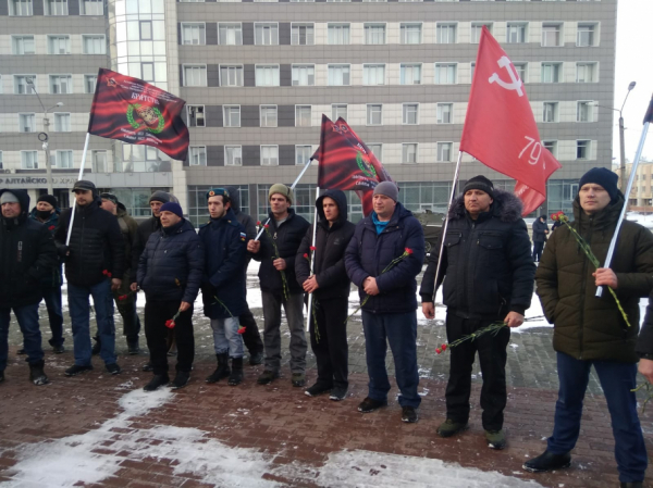 Митинг в поддержку российской армии прошел в Барнауле 2 марта