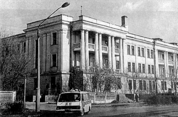 От заразных бараков до уникальных операций. Как в Барнауле создавали самую первую и большую больницу экстренной помощи