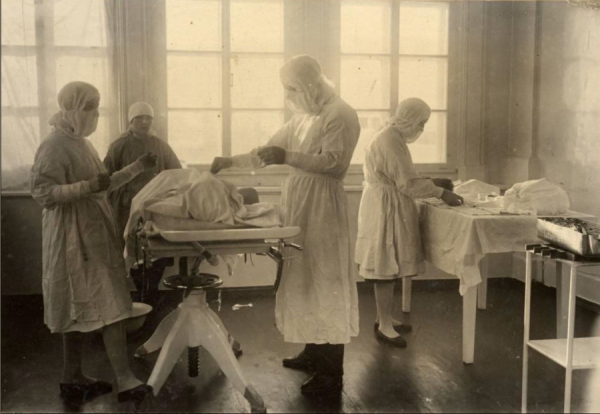 От заразных бараков до уникальных операций. Как в Барнауле создавали самую первую и большую больницу экстренной помощи
