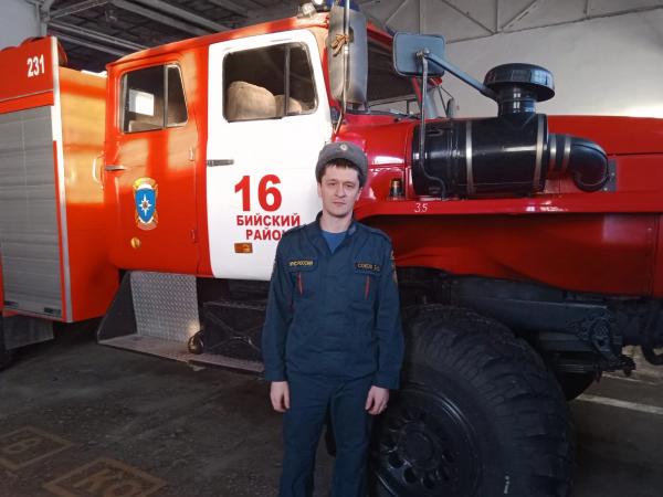Пожарный из Бийска коллекционирует И создает уникальные машинки