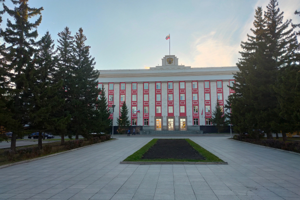 Правительство Алтайского края вышло с ковидного дистанта