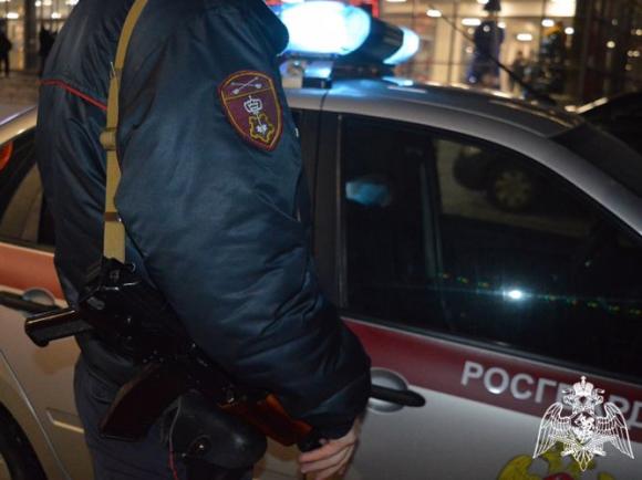 В Барнауле мужчина размахивал ножом в продуктовом магазине