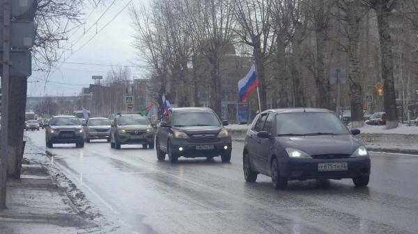 В Барнауле прошел автопробег "Своих не бросаем"