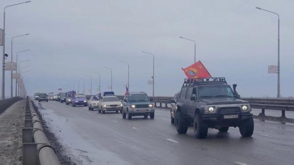 В Барнауле прошел автопробег "Своих не бросаем"