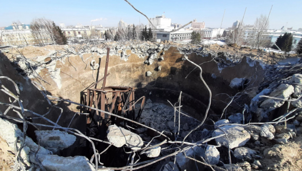 В Барнауле начался демонтаж довоенных баков на площади Сахарова