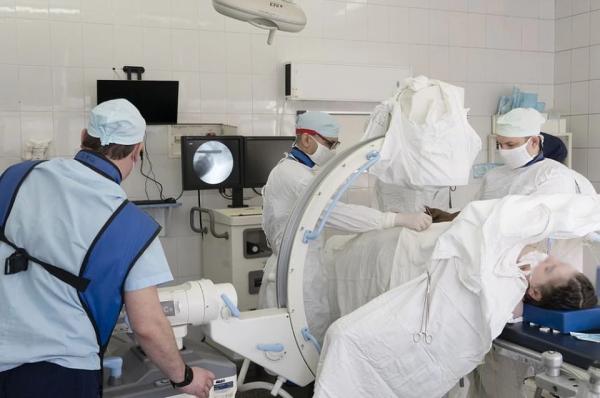 Алтайские врачи «собрали» пострадавшую в ДТП с помощью операции без разрезов - KP.Ru