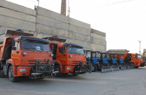 Дорожники Барнаула получили новые машины для ремонта дорог