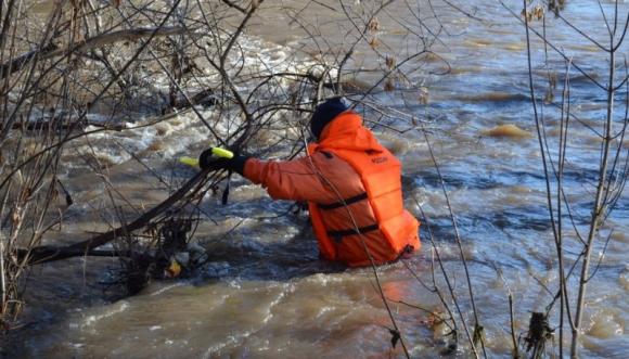 В Алтайском крае девочка поскользнулась  на берегу реки и утонула