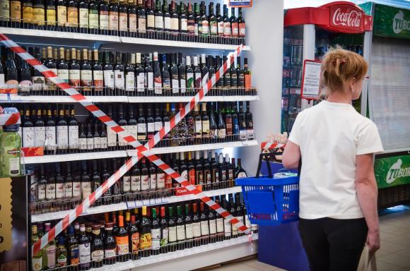 В Барнауле ввели запрет на продажу алкоголя в День Победы