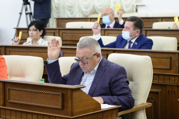 «Аморально, грешно, омерзительно»: алтайские депутаты поругались из-за инициативы по пенсионной реформе