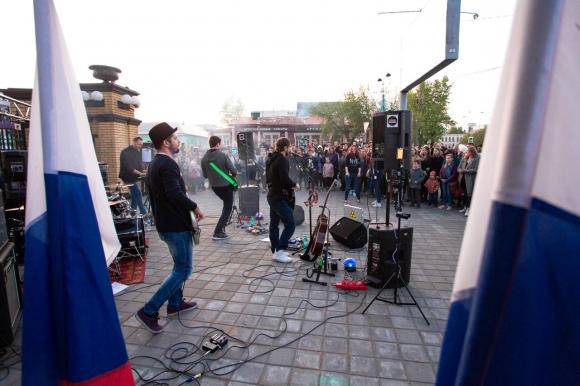 Известные барнаульские группы "Академия художеств" и "Волны" сыграют бесплатный уличный концерт