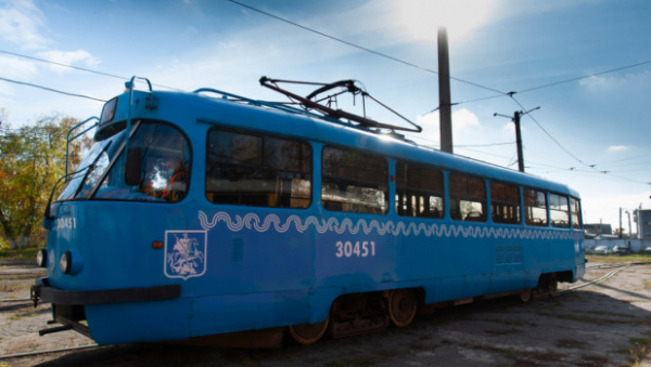 Синие «собянинские» трамваи вышли на линию в Барнауле