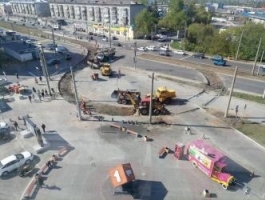 В Барнауле из-за перекрытия моста образовались огромные пробки