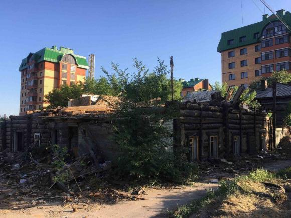 В Барнауле снесли дом писател Сергея Залыгина