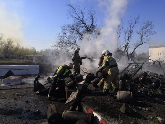 Возбуждено уголовное дело по факту пожара на заправке в Новоалтайске