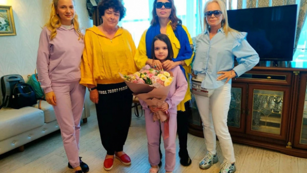 Лариса Долина и семья Роберта Рождественского прилетели на Алтай