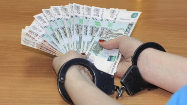 «Нечистые» деньги. Директор госучреждения получала взятки от клининговой компании в Алтайском крае