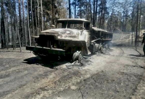 Во время тушения масштабного лесного пожара в Угловском районе сгорел Урал