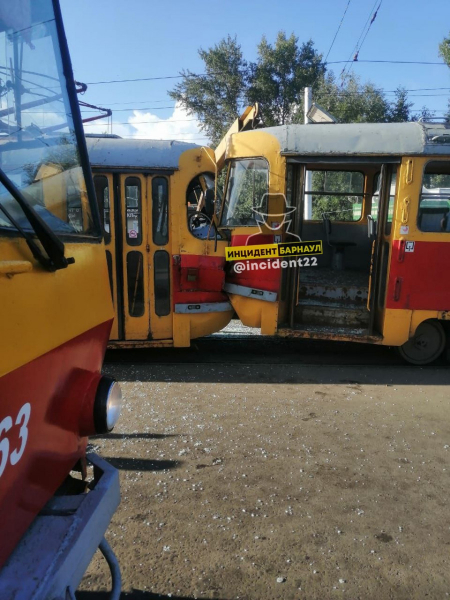 Два трамвая столкнулись в Барнауле