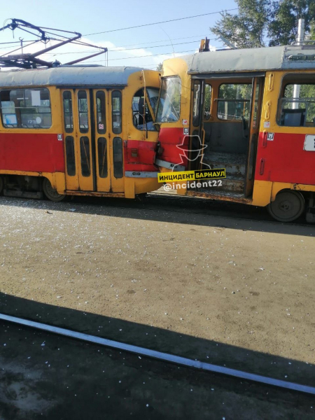 Два трамвая столкнулись в Барнауле