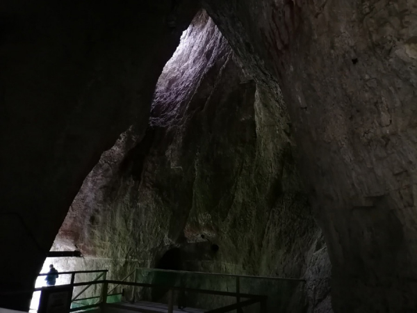 Первобытный футуризм. Как изменится облик Денисовой пещеры, и зачем здесь нужен туристический кластер