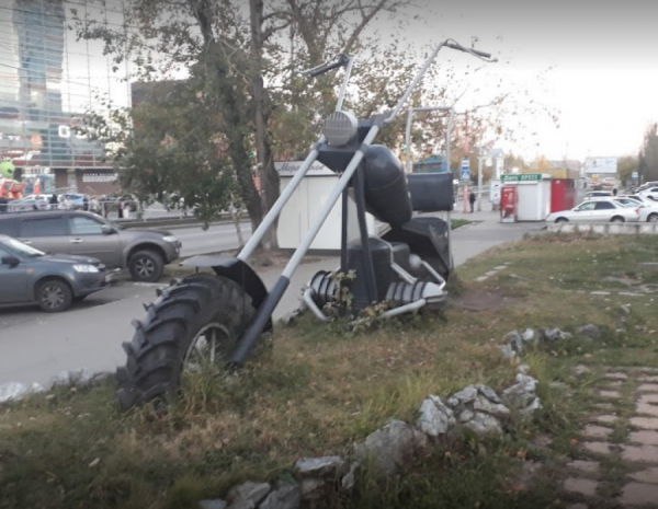 Смахнули брутальную слезу. Барнаульцы попрощались с мотоциклом у «Байк-бара»