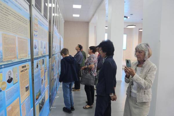 В Национальной библиотеке Республики Алтай открыли выставку, посвященную Чуйскому тракту