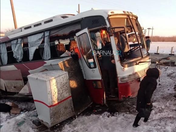 Водителя рейсового автобуса "Яровое – Барнаул" лишили прав на 1,5 года за выезд на пути