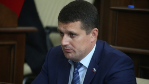 Депутат БГД Перерядов не отвечает на острые вопросы