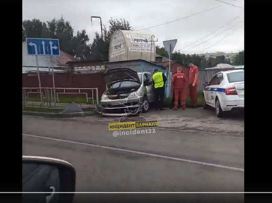 Две машины столкнулись в Ленинском районе Барнаула