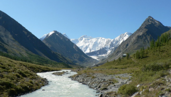 На Алтае альпинист покорил Белуху, поскользнулся на обратном пути и умер