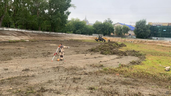 Пруд начали восстанавливать в парке «Изумрудный» в Барнауле